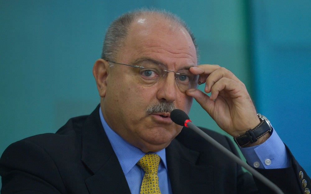 Ministro debocha sobre pedidos de intervenção militar