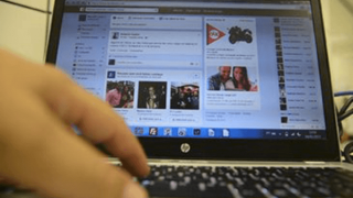 95% dos internautas navegam na web enquanto veem TV, diz Ibope