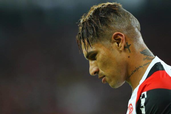 Flamengo suspende contrato de Guerrero, e relação caminha para o fim