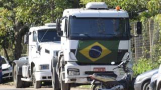 Caminhoneiros negam acordo e continuam em greve na capital