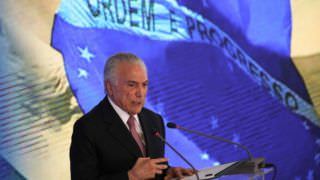 Temer diz que facada a Bolsonaro é 'lamentável para a democracia'