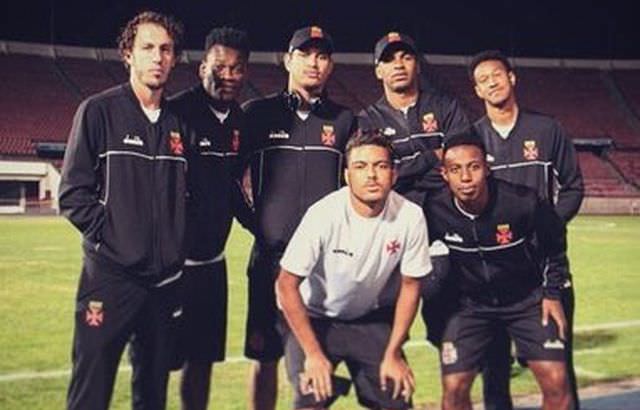 Jogadores do Vasco causam polêmica com foto no Chile