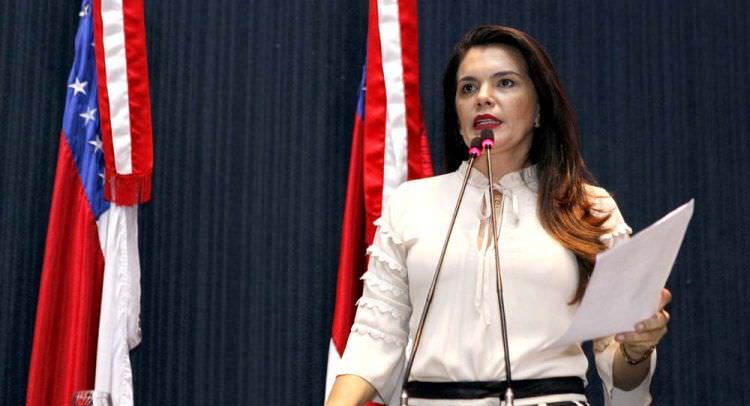 Salários dos servidores estão garantidos, afirma Alessandra Campêlo