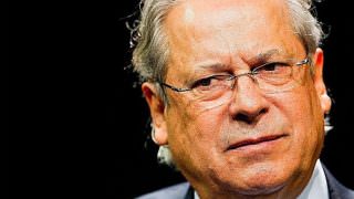 José Dirceu deixa apartamento em Brasília e se entrega