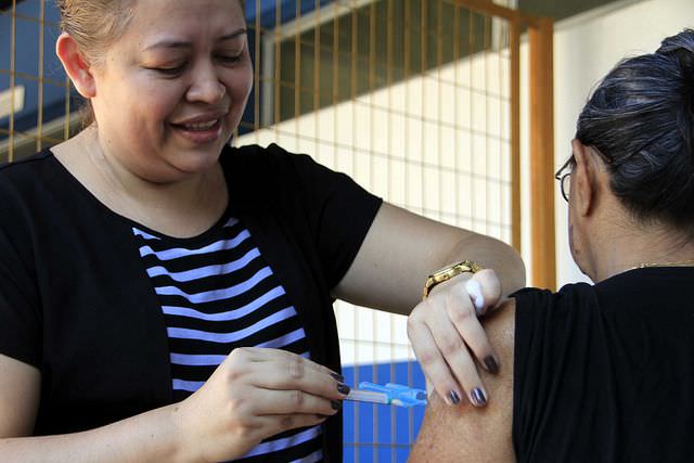Vacinação contra sarampo e influenza terão mais de 100 pontos neste sábado
