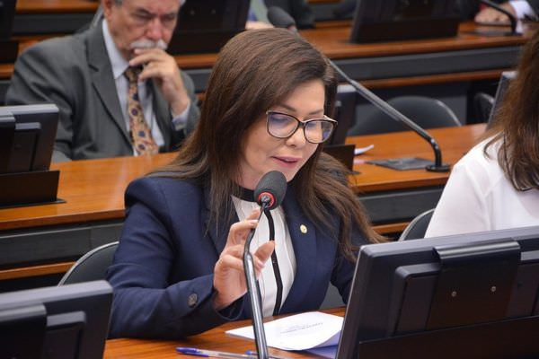 Conceição Sampaio está na lista dos aptos a receber Prêmio Congresso em Foco
