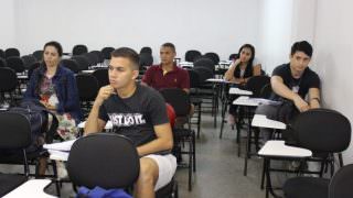 Demora de concursos do governo desmotiva amazonenses