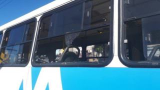 Rodoviários param Terminal do Centro e usuários depredam ônibus