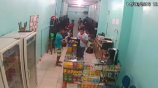 Atendente baleado durante assalto morre em hospital de Manaus