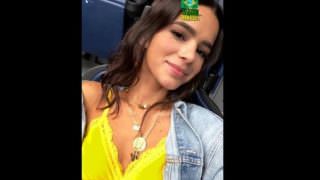 Bruna Marquezine veste sutiã amarelo para torcer pelo Brasil
