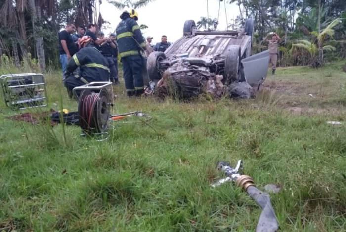 Em Manaus, homem morre após capotar veículo na Torquato Tapajós