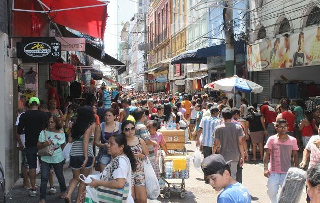 Informalidade melhora venda de supermercado e faz comércio crescer 1% em julho, diz IBGE
