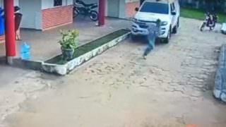 Preso algemado foge de viatura após audiência em Coari