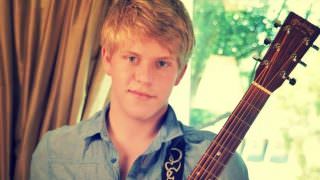 Morre Jackson Odell, ator de Modern Family e iCarly, aos 20 anos