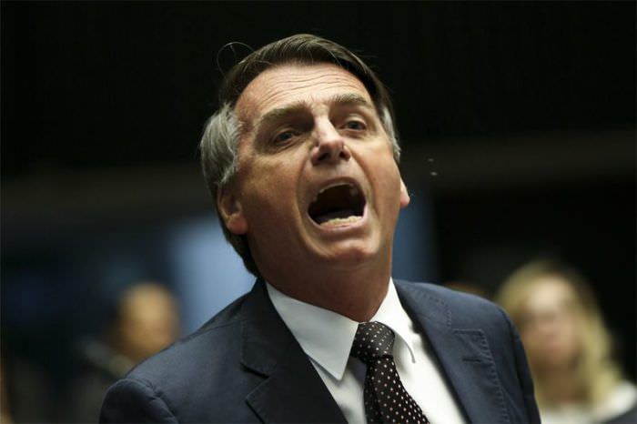 Bolsonaro diz que ‘aqui no Brasil não existe isso de racismo’