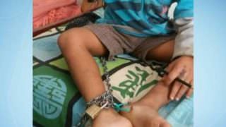 Mulher é presa após acorrentar filho de seis anos na cama