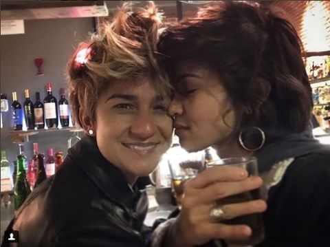 Nanda Costa ganha apoio de famosas após assumir namoro com cantora