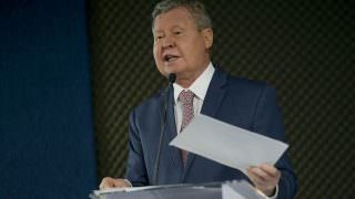 Prefeito de Manaus anuncia pagamento da primeira parcela do 13º salário