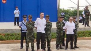 China executa dois traficantes na frente de crianças para 'educá-las'