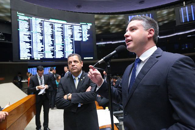 Projeto libera o município para receber recursos federais de programas sociais, mesmo estando inscrito no cadastro de inadimplentes