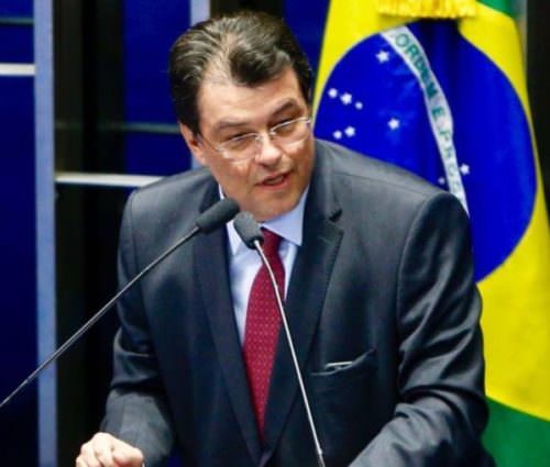 Eduardo Braga tem registro de candidatura aprovado pelo TRE