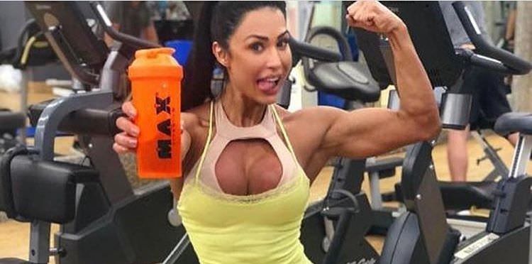 Gracyanne Barbosa posta foto polêmica em rede social