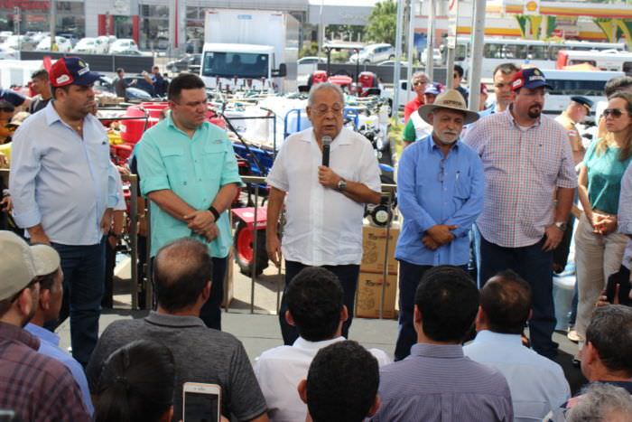 MP Eleitoral pede multa de R$ 106 mil a Amazonino por conduta vedada