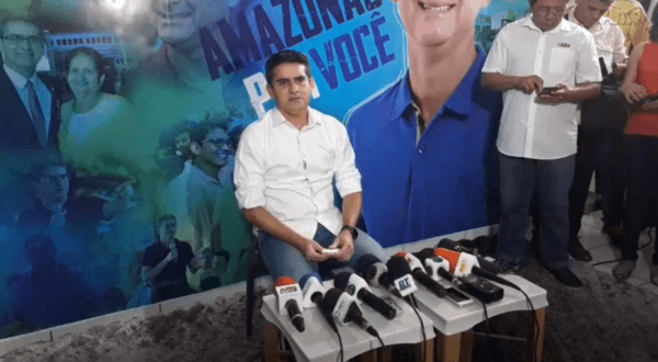 David Almeida afirma que notícia veiculada em jornal busca denegrir sua imagem