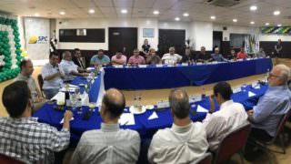 Eduardo Braga avalia cenário nacional em evento com empresários do comércio