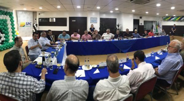 Eduardo Braga avalia cenário nacional em evento com empresários do comércio