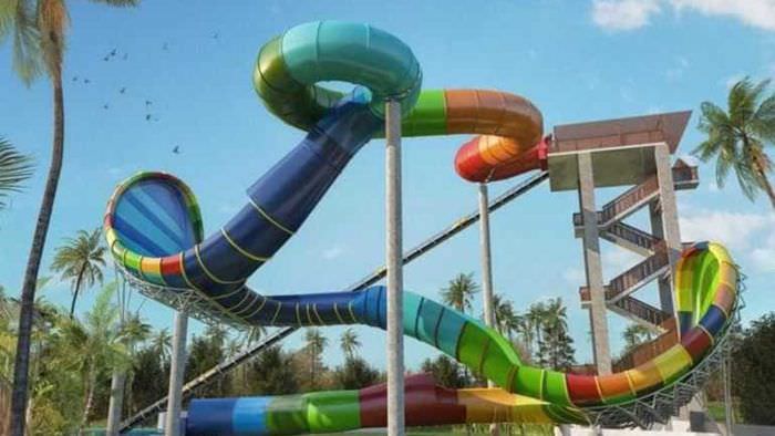 Turista morre após acidente em toboágua do Beach Park