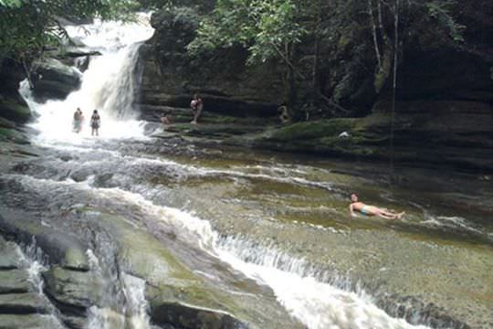 Jovem desaparece após tentar tirar ‘selfie’ em cachoeira no AM