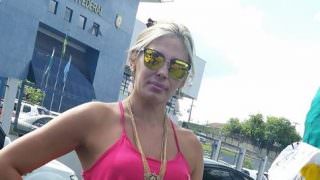 Ângela Bismarchi vira "repórter" e acompanha caso Lula na PF em Curitiba