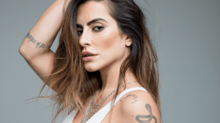 Cleo publica foto exibindo boa forma de lingerie sensual