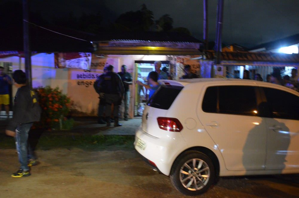 Policial atira em jovens ao confundi-los com assaltantes e se mata em seguida ao perceber engano