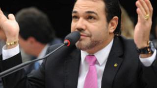 Feliciano faz enquete sobre depressão: doença ou demônios?