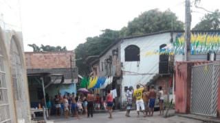 Homens vestidos de palhaço atiram em dupla no Alvorada
