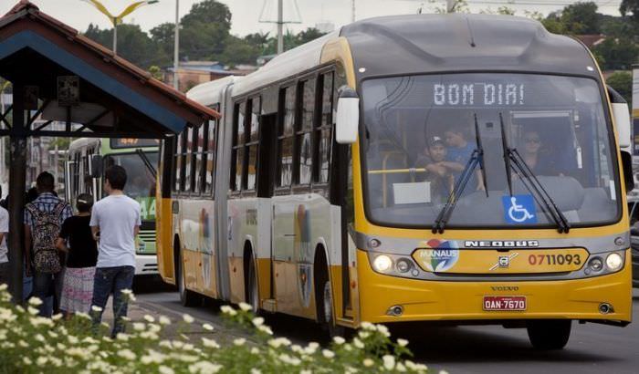 Duas mulheres ficam feridas após briga dentro de coletivo