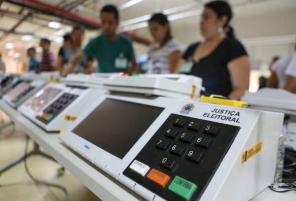 Pesquisas apontam que mais de 50% dos eleitores do AM não sabem em quem votar