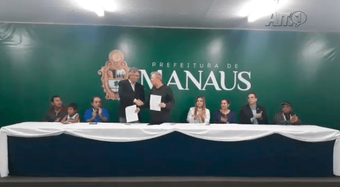 Prefeito assina termo para redução nas taxas de custeio do serviço de iluminação pública