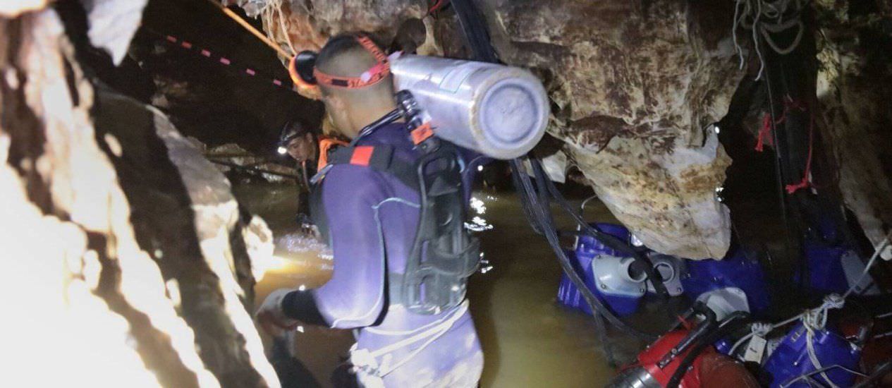 4 crianças são resgatadas de caverna na Tailândia, diz chefe da equipe