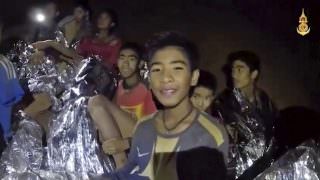 Segundo dia de resgate: Quatro meninos são retirados de caverna na Tailândia