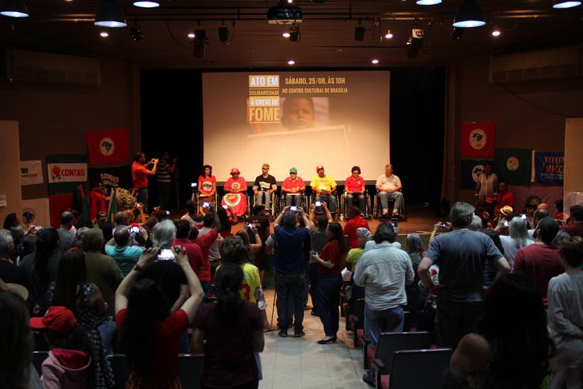 Manifestantes encerram greve de fome em favor de Lula neste sábado