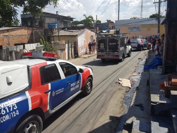 Homem tem cabeça esmagada após ser atropelado por caminhão
