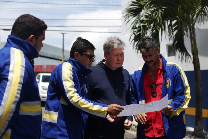Visitando obras, Arthur diz que governo pensa em eleição e não em trabalho