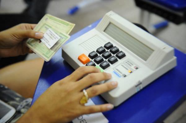 Prazo para eleitor pedir segunda via de título termina nesta quarta-feira