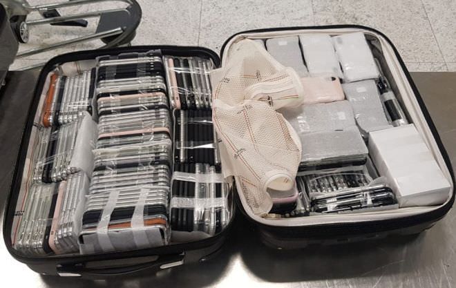 Passageiro desembarca com 246 iPhones na mala e é preso no aeroporto