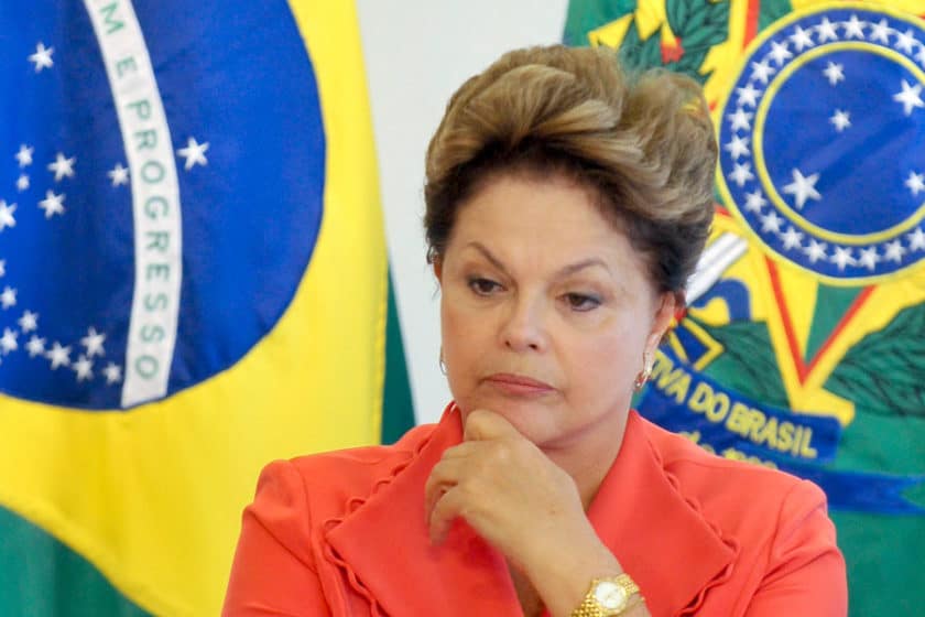 Dilma Rousseff é hostilizada por brasileiros em aeroporto de Madri
