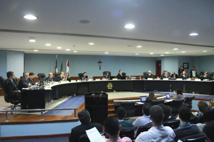 TCE aplica multa de R$ 145,3 mil a presidente de serviço de água de Manacapuru