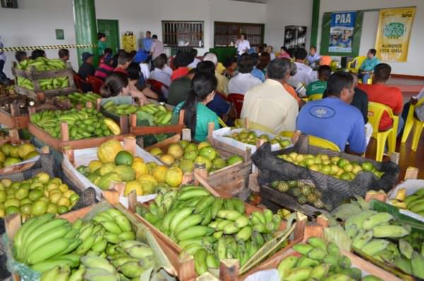 Programa destina 10 toneladas de alimentos agrícolas para entidades filantrópicas do AM